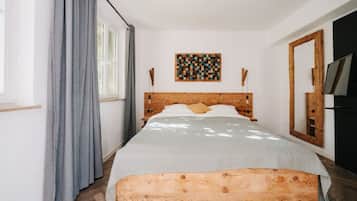 1 Schlafzimmer, Zimmersafe, Schreibtisch, Bügeleisen/Bügelbrett