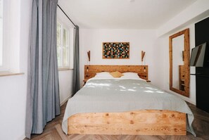 1 Schlafzimmer, Zimmersafe, Schreibtisch, Bügeleisen/Bügelbrett