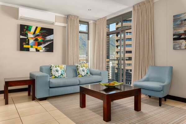 Living area - The Icon 1604 (Cape Town)