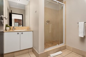 Bathroom - The Icon 1604 (Cape Town)