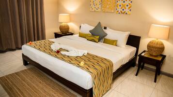4 bedrooms, in-room safe, desk, iron/ironing board