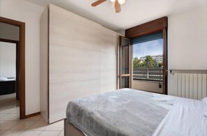 2 bedrooms, bed sheets