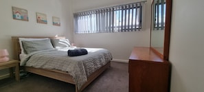 3 bedrooms, WiFi, bed sheets - Henty Bay Hideaway Portland (Portland)