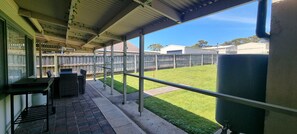 Outdoor dining - Henty Bay Hideaway Portland (Portland)