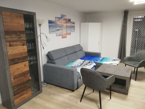 gr. Wohnung ganz im Erdgeschoss, bis 5 Pers, Hund erl., Nähe Spielscheune/Strand