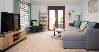 Eagle Lodge – Luxury Hot Tub Escape near York