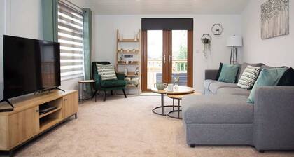 Eagle Lodge – Luxury Hot Tub Escape near York