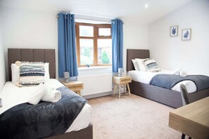 3 bedrooms, desk, iron/ironing board, travel crib