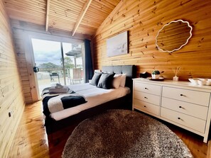 3 soverom, skrivebord, lydisolert og strykejern/-brett