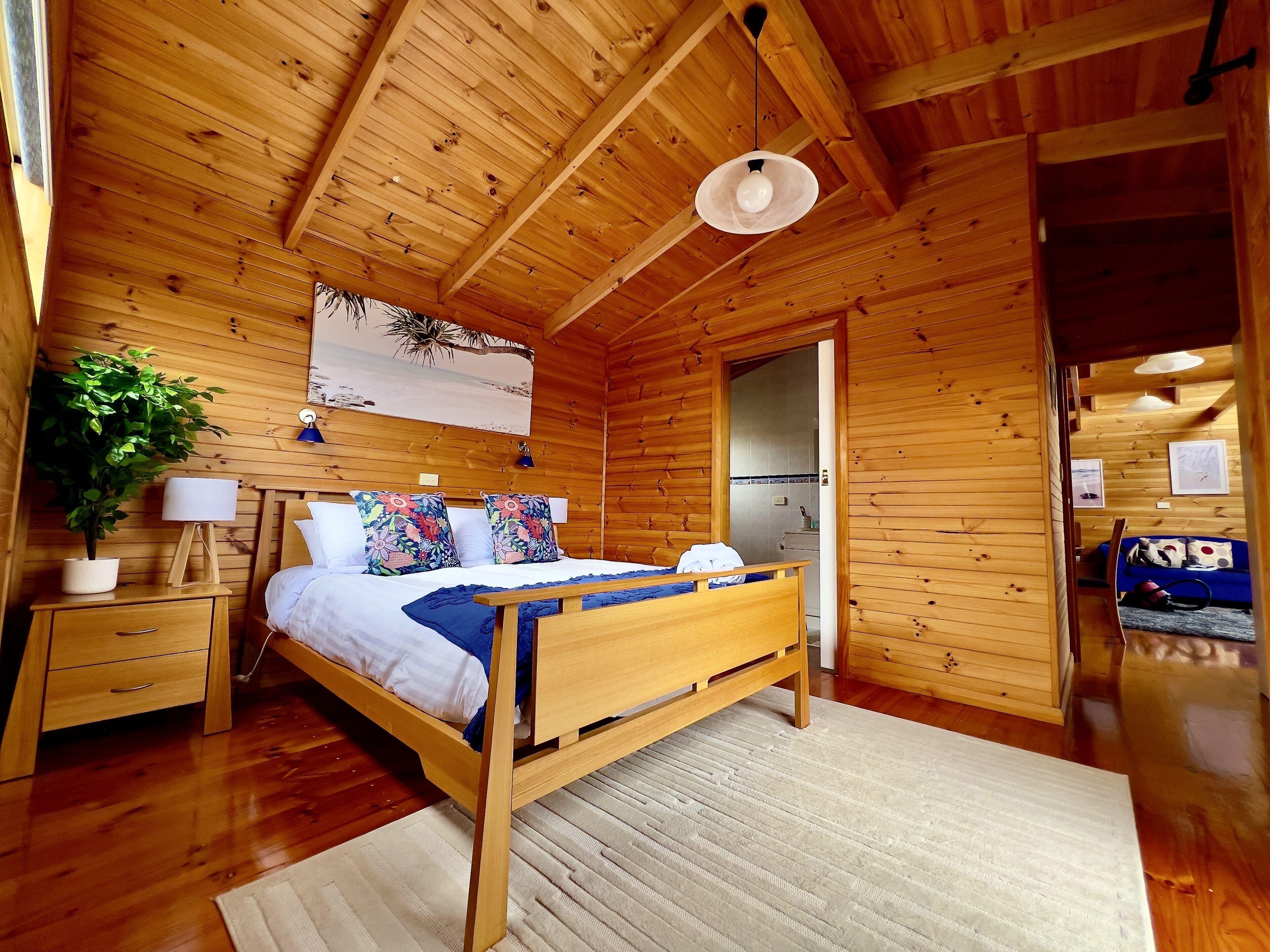 3 bedrooms, desk, soundproofing, iron/ironing board