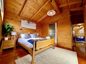 3 bedrooms, desk, soundproofing, iron/ironing board