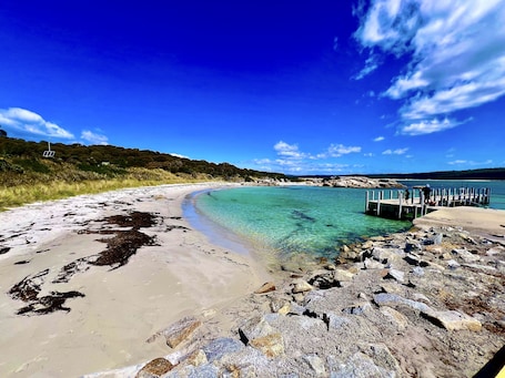 ビーチの近く. Bay views Escape: Relaxing Home for You and Your Family with outdoor EV Charger