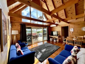 Smart-TV og stereoanlegg