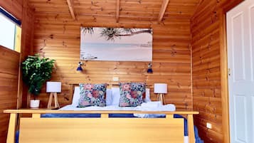 3 bedrooms, desk, soundproofing, iron/ironing board