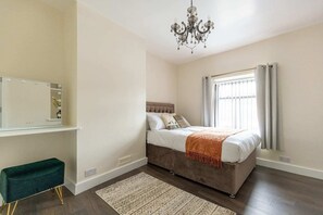 2 bedrooms, iron/ironing board, travel cot, WiFi