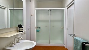 Ensemble baignoire-douche