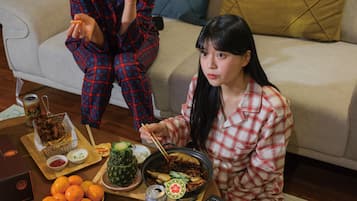 1 ๊ฐ์ ์นจ์ค, ๊ณ ๊ธ ์นจ๊ตฌ, ์ค๋ฆฌ/๊ฑฐ์ํธ ์ด๋ถ, ํ๋ก์ฐํ ์นจ๋