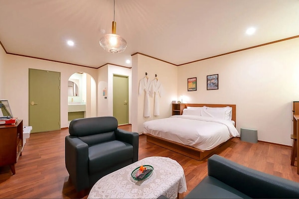 Roupas de cama premium, edredons de pluma, camas com colchões pillow-top