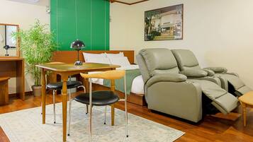 ๊ณ ๊ธ ์นจ๊ตฌ, ์ค๋ฆฌ/๊ฑฐ์ํธ ์ด๋ถ, ํ๋ก์ฐํ ์นจ๋, ๊ฐ๊ฐ ๋ค๋ฅธ ์คํ์ผ์ ์ธํ
๋ฆฌ์ด