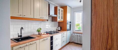 Fridge, microwave, oven, stovetop