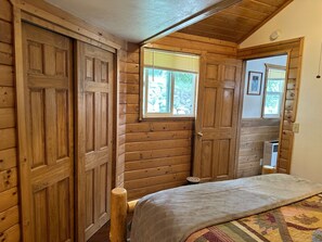 واي فاي مجانًا وملاءات أسرّة