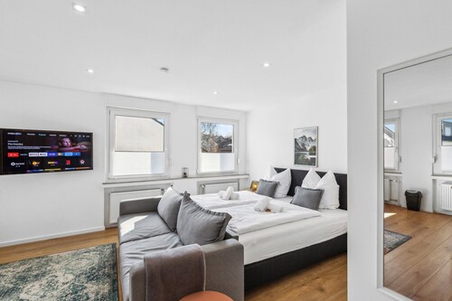 City-chalet-quiet-newly renovated-kitchen-bathroom with daylight- free parking