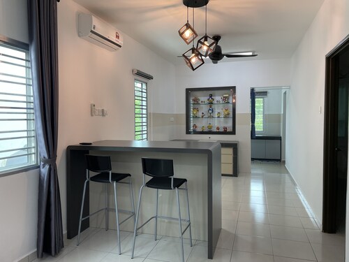 Eyu Sweet Home in Sitiawan 12-13pax Free Wi-fi
