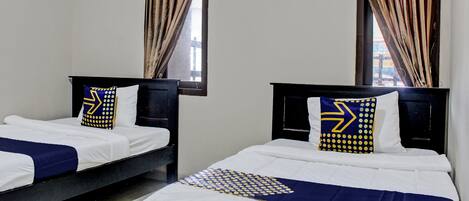 Chambre Économique avec lits jumeaux | Bureau, espace de travail pour ordinateur portable, Wi-Fi gratuit