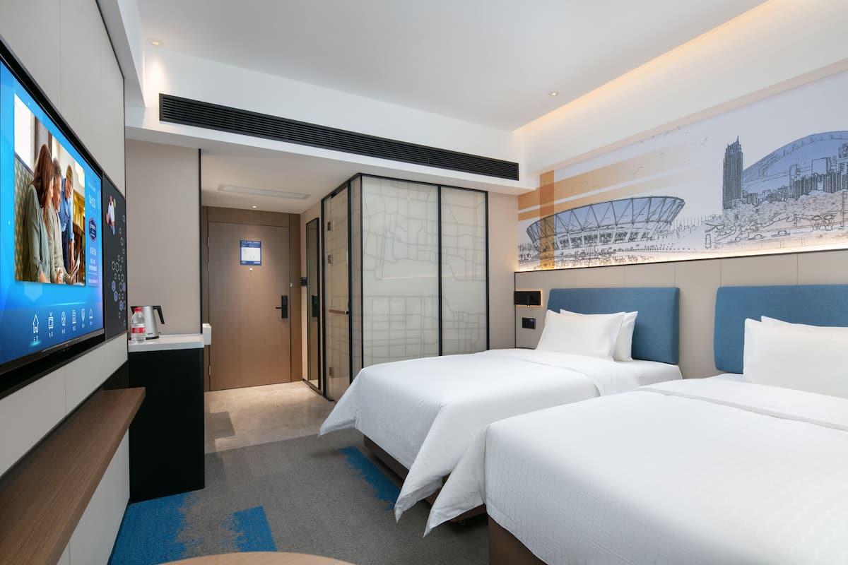 Comfort Double or Twin Room | 1 bedroom, premium bedding, minibar, in-room safe