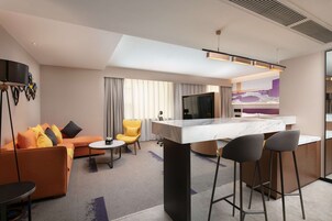 Ropa de cama de alta calidad y minibar 