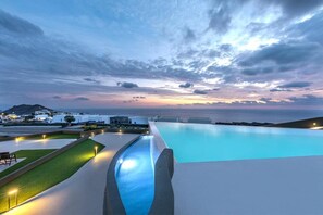 View from property - Pearl Inn Hotel (Santorini)