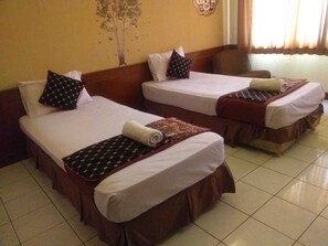 Standard Twin Room | Free WiFi - Hotel Bumi Kitri Bandung (Bandung)