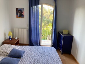 2 室のベッドルーム、デスク、アイロン / アイロン台、WiFi (無料)