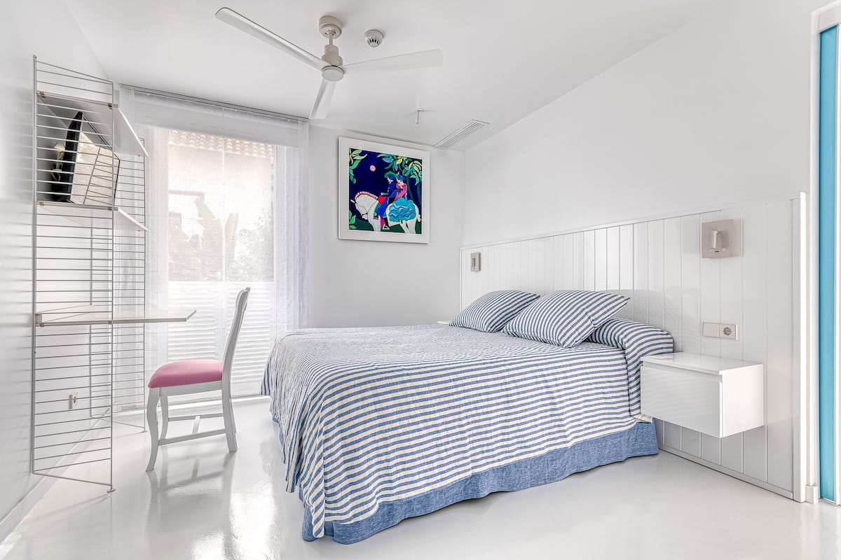 Deluxe Double Room, 1 Queen Bed, Balcony, Garden View | In-room safe, desk, free WiFi