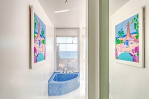 Habitación doble superior, bañera de hidromasaje, vistas al mar | Caja fuerte, escritorio, wifi gratis