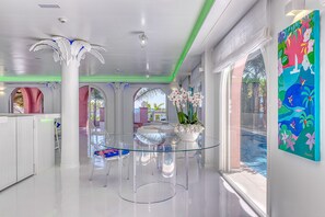 Quầy tiếp tân