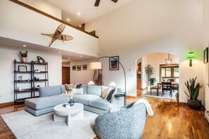 Smart TV, fireplace, offices, computer monitors