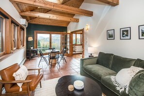 Smart TV, chimenea, oficina, monitor de computadora