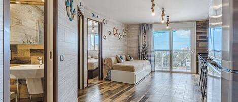 1 camera, una cassaforte in camera, ferro/asse da stiro