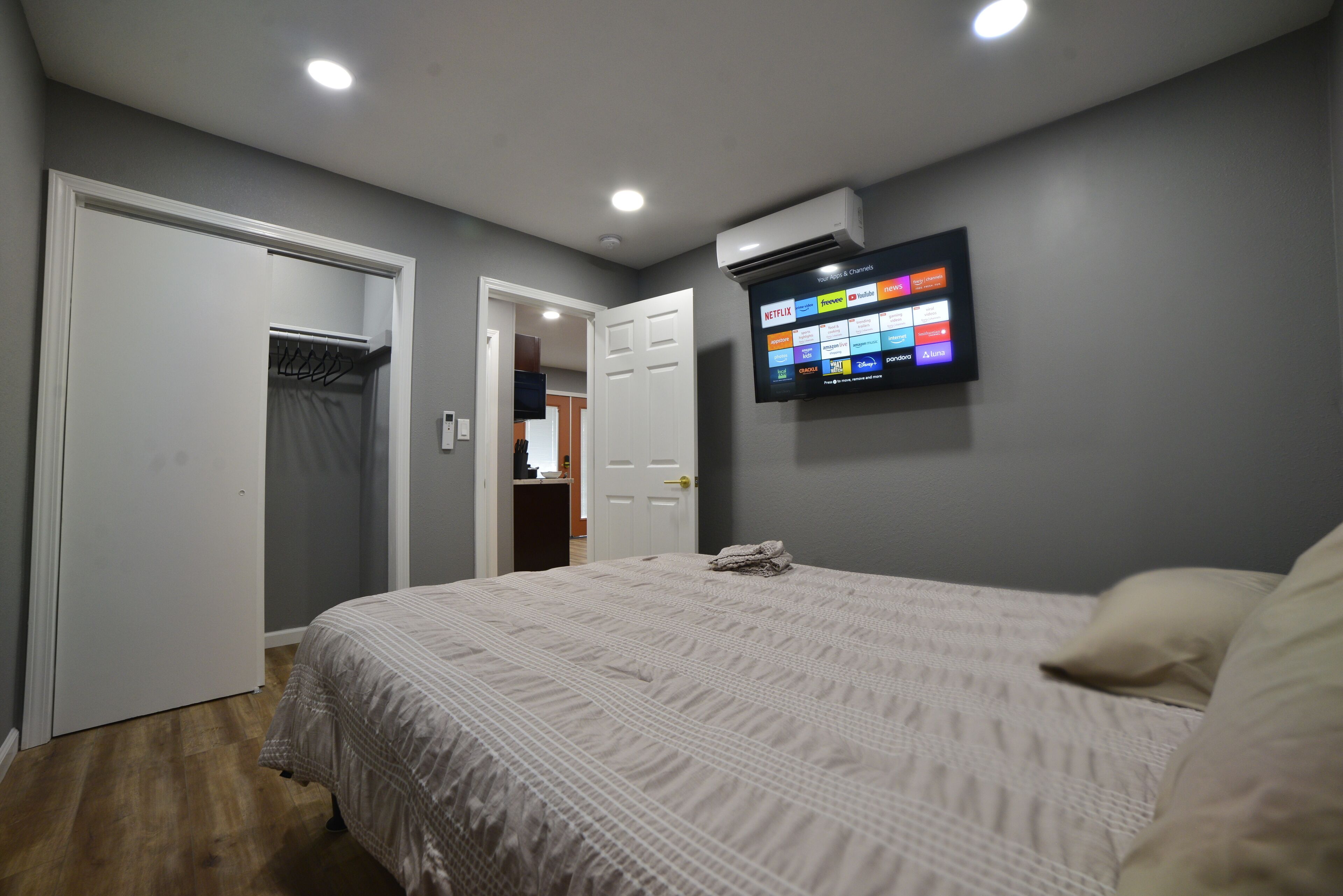 2 bedrooms, iron/ironing board, free WiFi, bed sheets