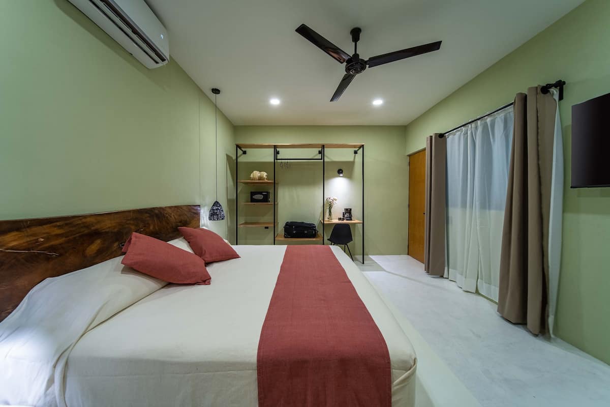 Standard Room | 1 bedroom, premium bedding, minibar, in-room safe