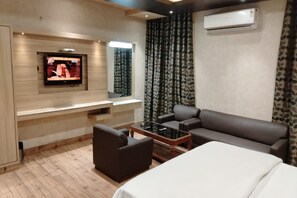 Desk, free WiFi, bed sheets