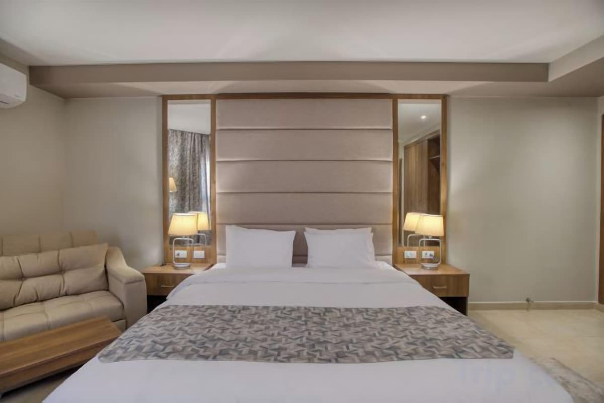 Minibar, soundproofing, iron/ironing board (on request)