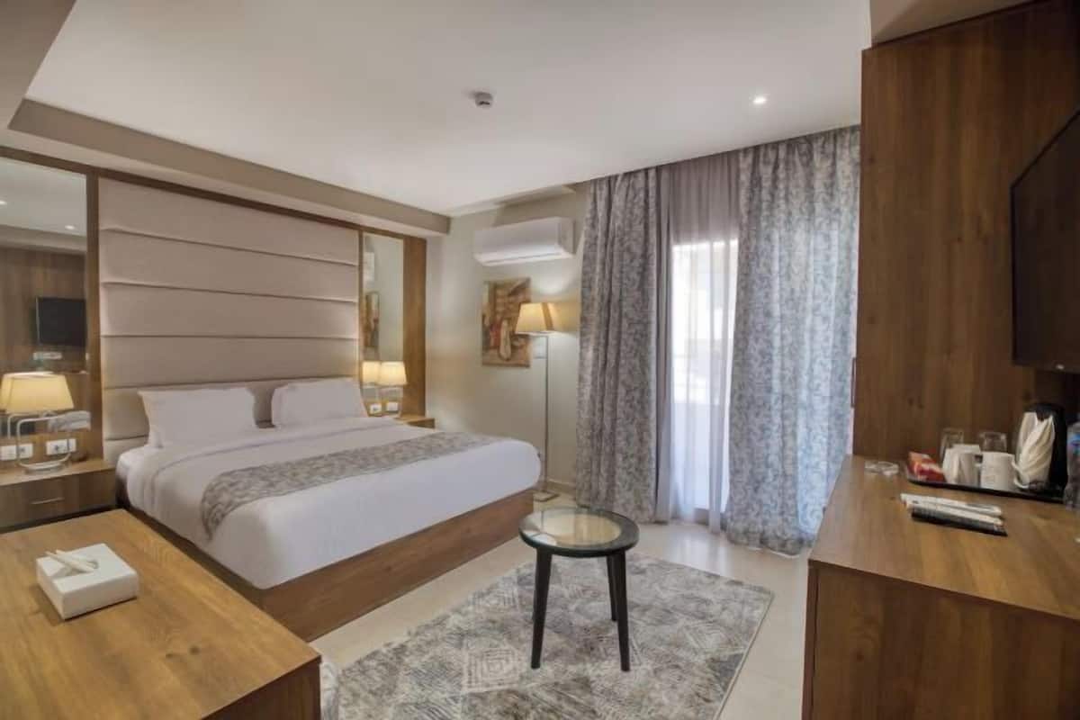 Minibar, soundproofing, iron/ironing board (on request)