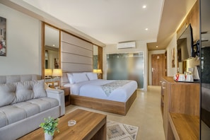 Junior Suite with Jacuzzi | Minibar, soundproofing, iron/ironing board - Nozol Pyramids Hotel and Spa (Giza)