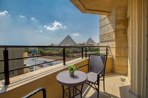 View from room - Nozol Pyramids Hotel and Spa (Giza)