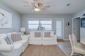 Smart TV, DVD player - Beachside w/pool! Parking Included-SB 34 (Orange Beach)