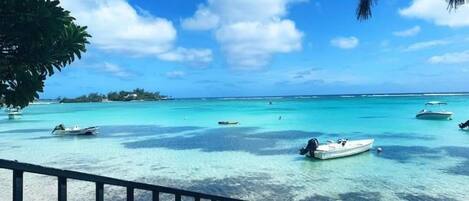 Solstolar och strandhanddukar