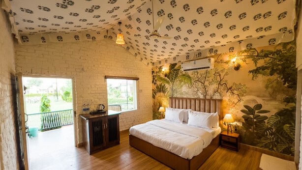 A bedroom with a bed, a desk, and a window. - Vanbagh Sariska Resort (Alwar)