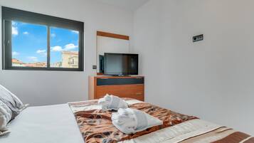 2 bedrooms, iron/ironing board, free WiFi, bed sheets